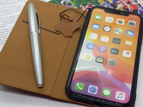 Handytasche iPhone 11 geeignet aus Genuine Leather braun