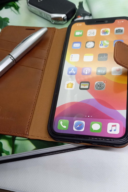 Handytasche iPhone 11 geeignet Genuine Leather Book Case braun